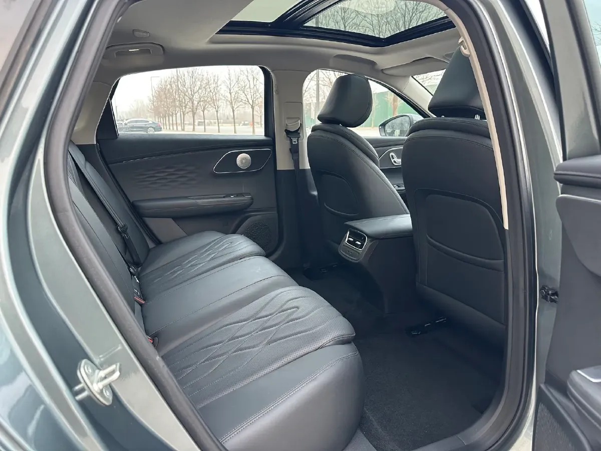 2025 Fulwin FulwinA8L 1.5T 156HP L4 1DHT PHEV 18.67KWH,autocango,china used car exporter,china ev exporter,chinese used car exporter,chinese used ev exporter