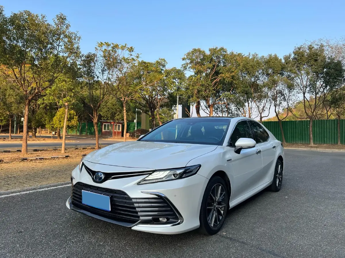 2021 Toyota Camry 2.5L 178HP L4 E-CVT Hybrid