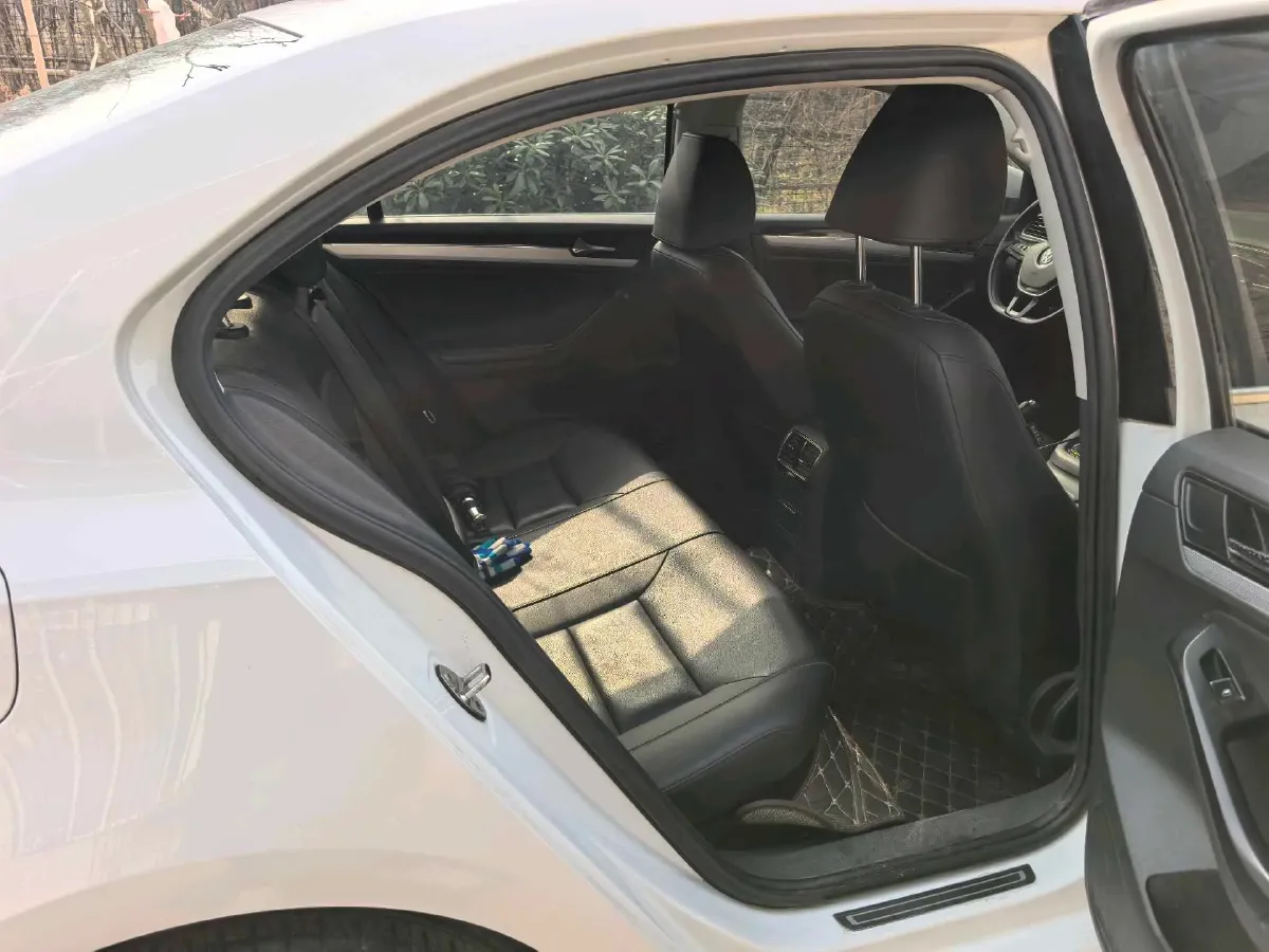 2018 KingLong KaiTe 2.3T 110HP L4 5MT,autocango,china used car exporter,china ev exporter,chinese used car exporter,chinese used ev exporter