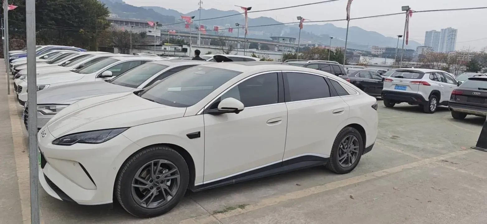 2025 BYD QinL BEV