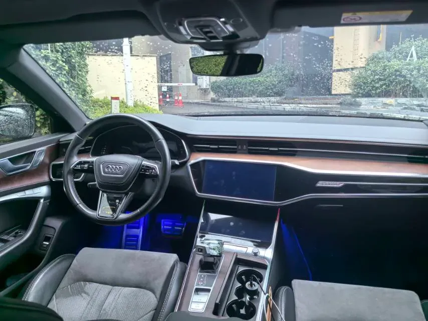 2023 Audi A6L 2.0T 245HP L4 7DCT,autocango,china used car exporter,china ev exporter,chinese used car exporter,chinese used ev exporter