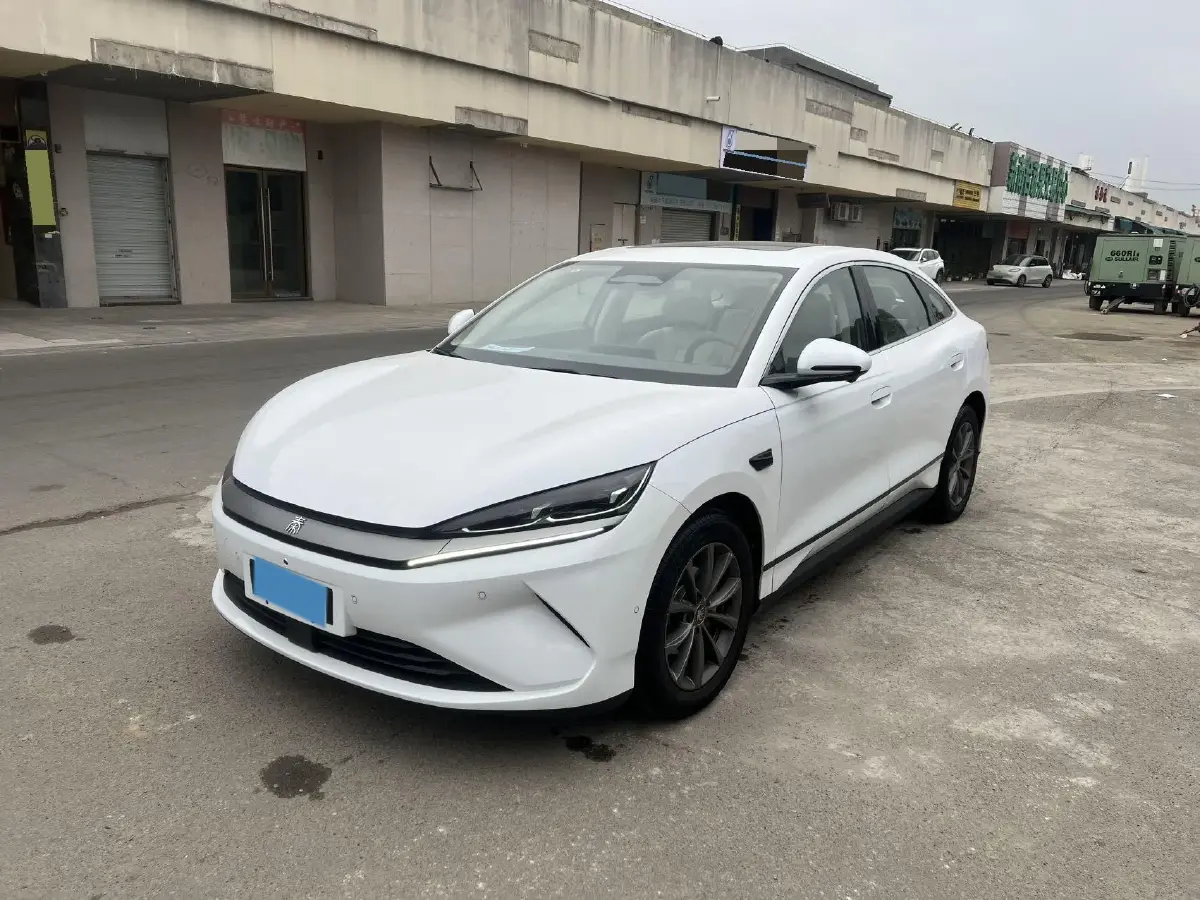 2025 BYD QinL BEV