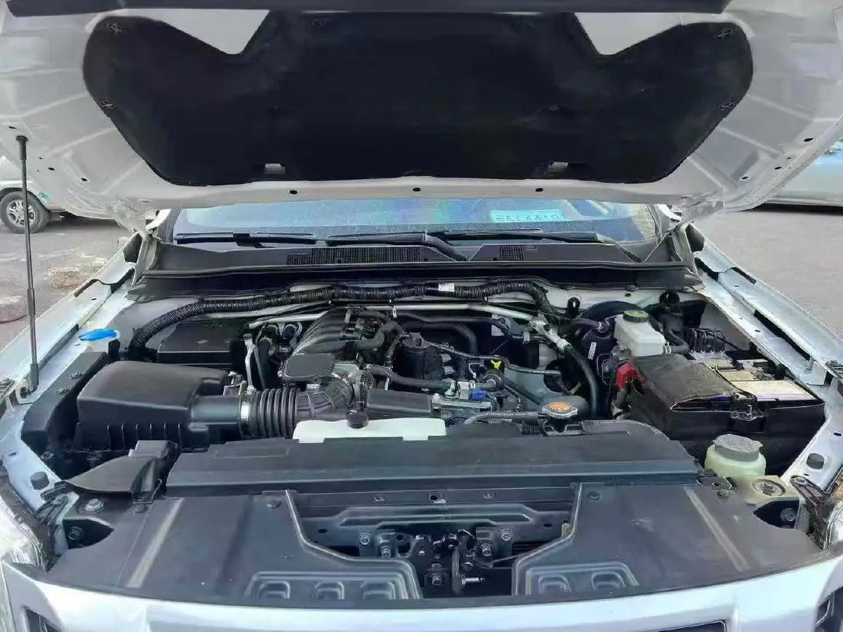 2021 Nissan Navara 2.5L 190HP L4 7AT,autocango,china used car exporter,china ev exporter,chinese used car exporter,chinese used ev exporter