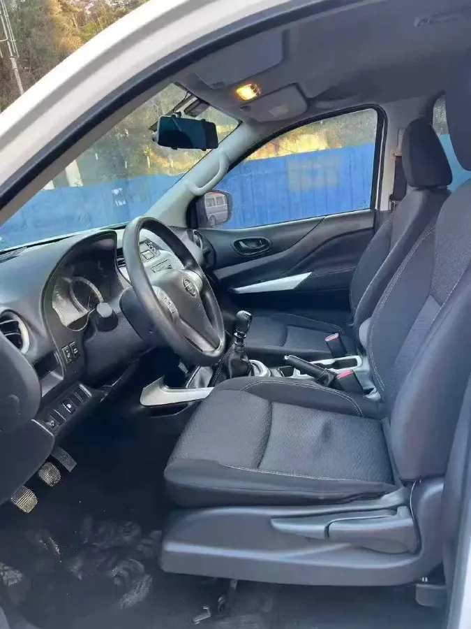 2021 Nissan Navara 2.5L 190HP L4 7AT,autocango,china used car exporter,china ev exporter,chinese used car exporter,chinese used ev exporter