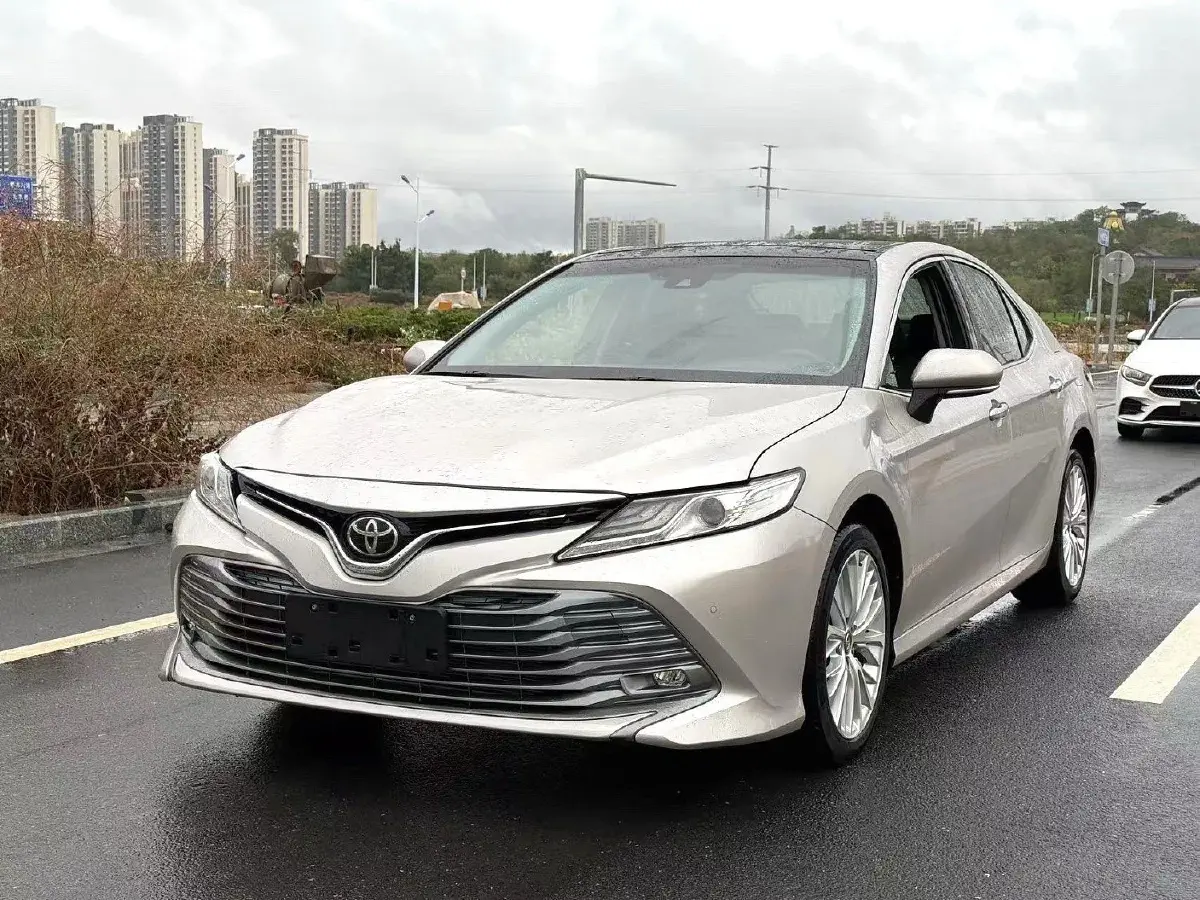 2019 Toyota Camry 2.5L 209HP L4 8AT