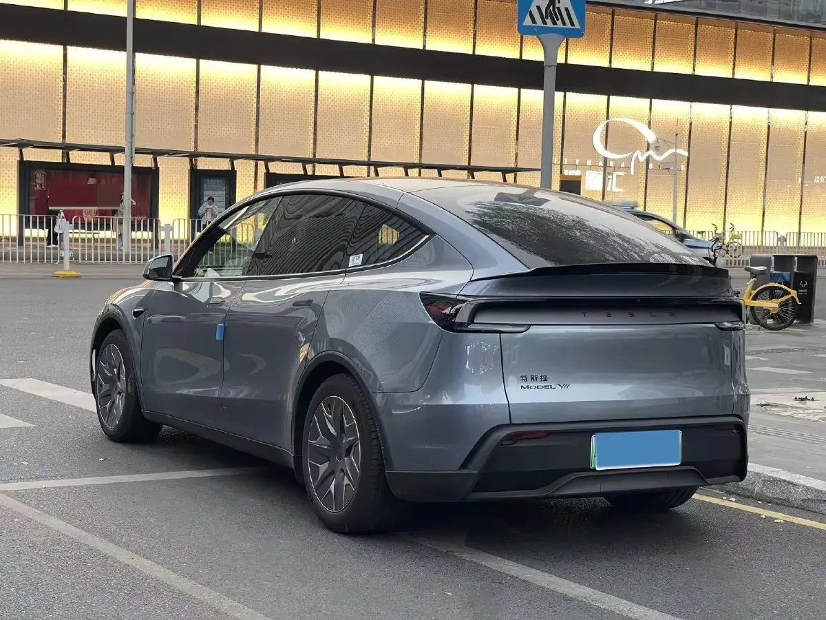 2025 Tesla Model Y L BEV,autocango,china used car exporter,china ev exporter,chinese used car exporter,chinese used ev exporter