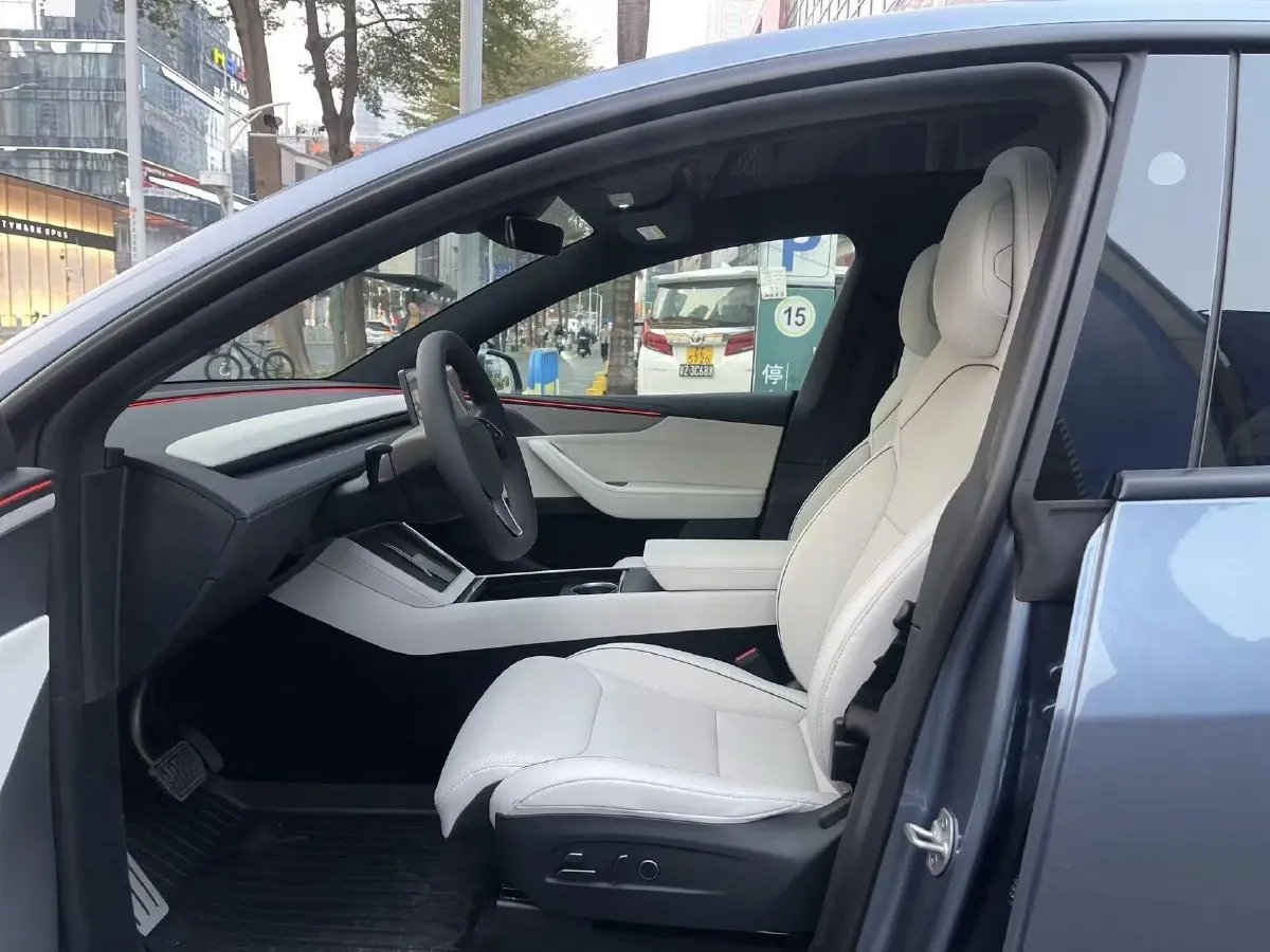 2025 Tesla Model Y L BEV,autocango,china used car exporter,china ev exporter,chinese used car exporter,chinese used ev exporter