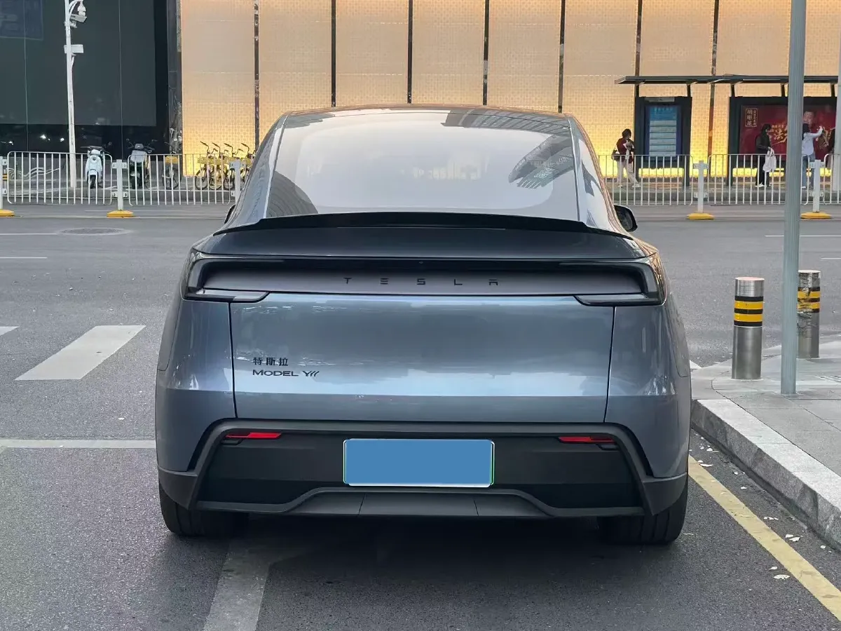2025 Tesla Model Y L BEV,autocango,china used car exporter,china ev exporter,chinese used car exporter,chinese used ev exporter