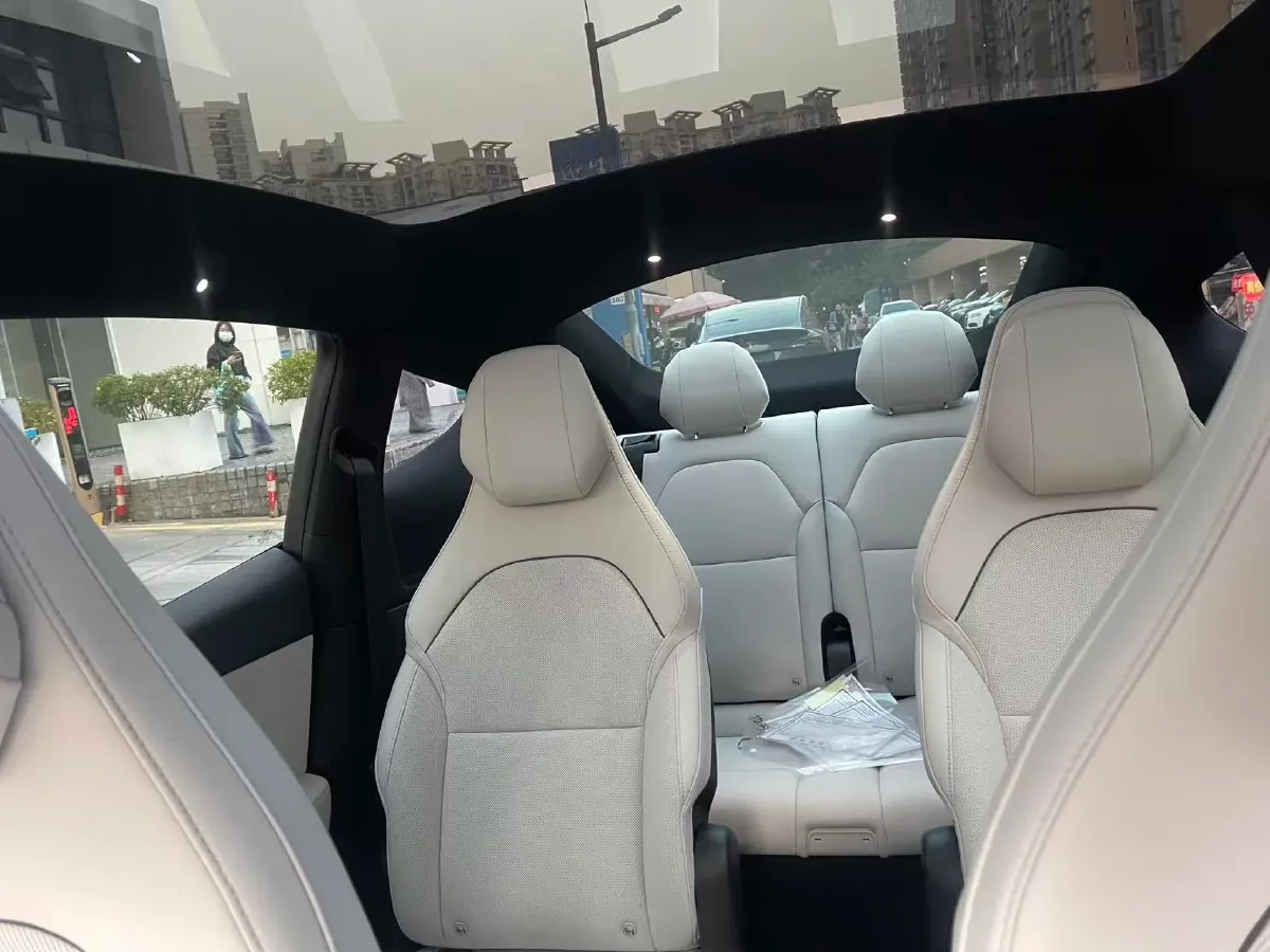 2025 Tesla Model Y L BEV,autocango,china used car exporter,china ev exporter,chinese used car exporter,chinese used ev exporter