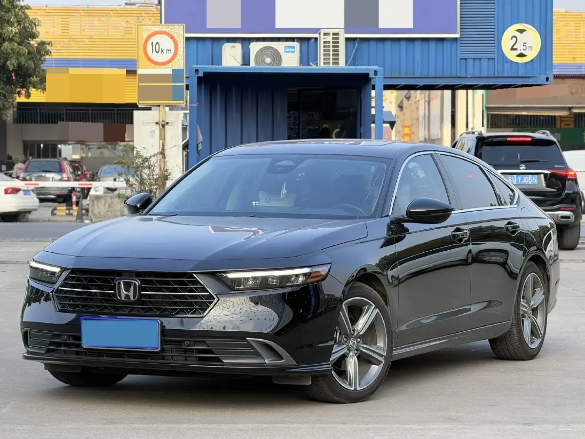 2025 Honda Accord 1.5T 192HP L4 CVT