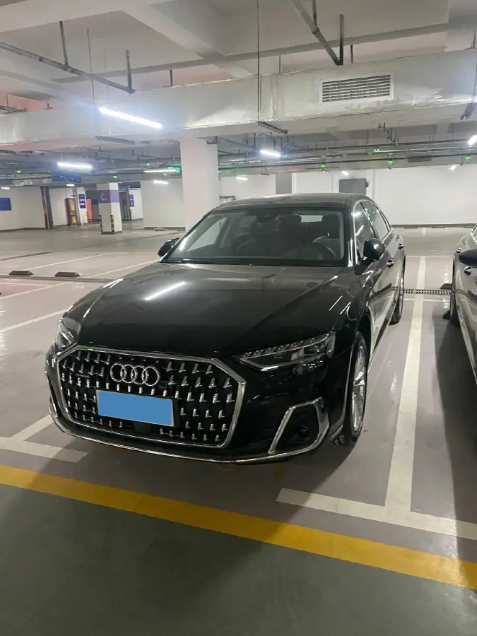 2025 Audi A8 2.0T 265HP L4 8AT