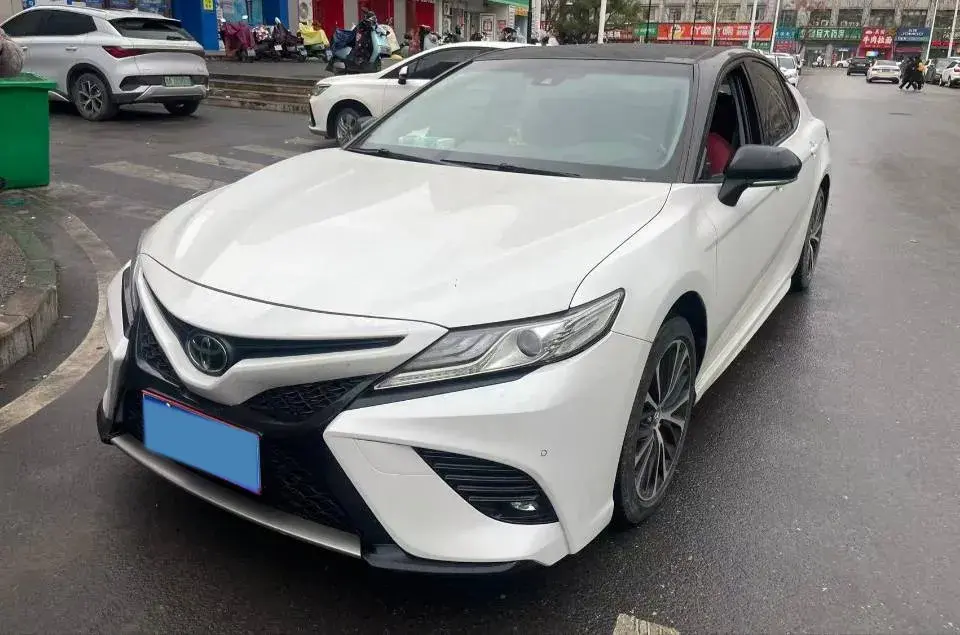 2019 Toyota Camry 2.5L 209HP L4 8AT