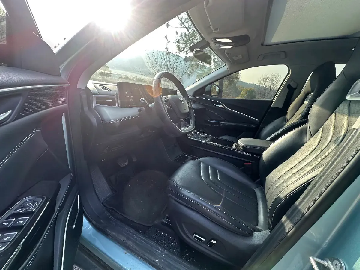 2022 Venucia Grand V 1.5T 190HP L4 7DCT,autocango,china used car exporter,china ev exporter,chinese used car exporter,chinese used ev exporter