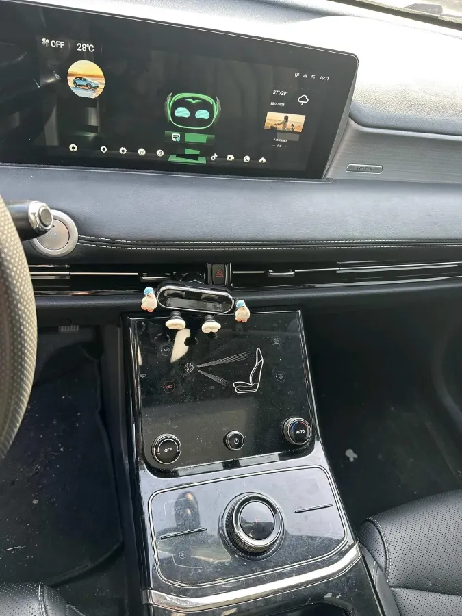 2022 Venucia Grand V 1.5T 190HP L4 7DCT,autocango,china used car exporter,china ev exporter,chinese used car exporter,chinese used ev exporter