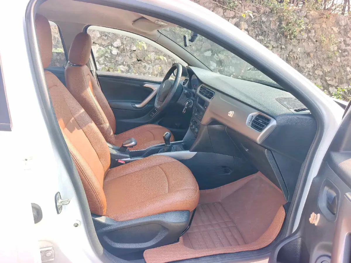 2017 HuangHai XiangLong 2.8T 102HP L4 5MT,autocango,china used car exporter,china ev exporter,chinese used car exporter,chinese used ev exporter