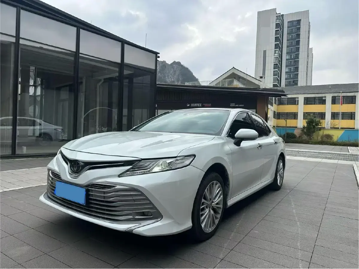 2018 Toyota Camry 2.5L 209HP L4 8AT