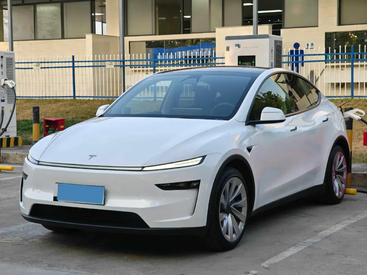 2025 Tesla Model Y BEV 78.4KWH