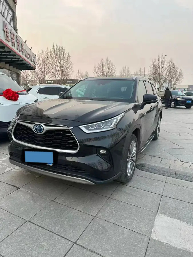 2022 Toyota Highlander 2.5L 192HP L4 E-CVT Hybrid