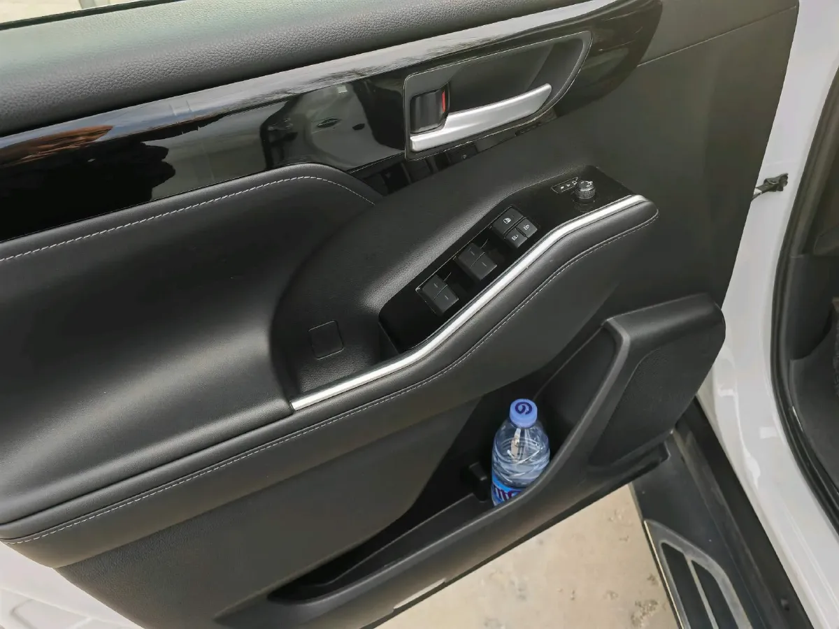 2022 Toyota Highlander 2.0T 248HP L4 8AT,autocango,china used car exporter,china ev exporter,chinese used car exporter,chinese used ev exporter