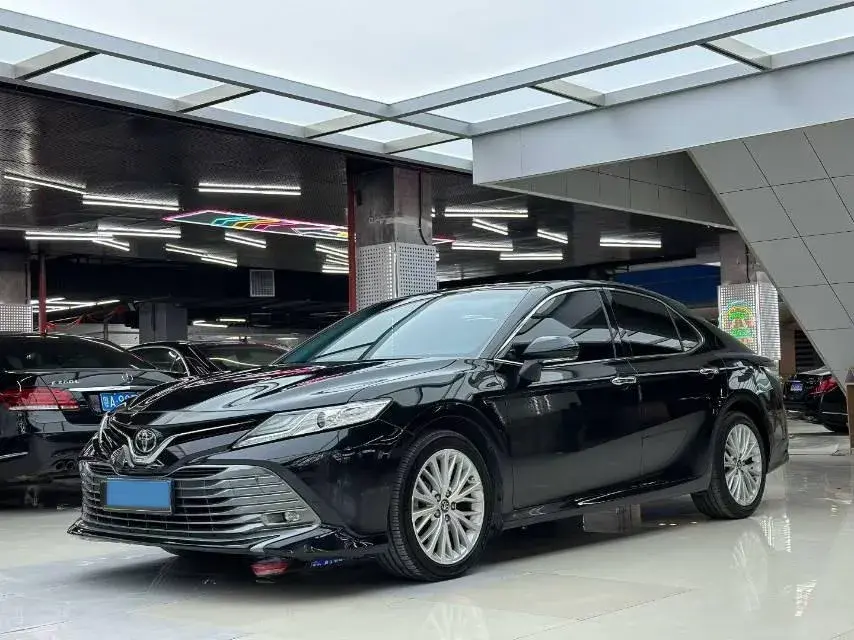 2019 Toyota Camry 2.5L 209HP L4 8AT