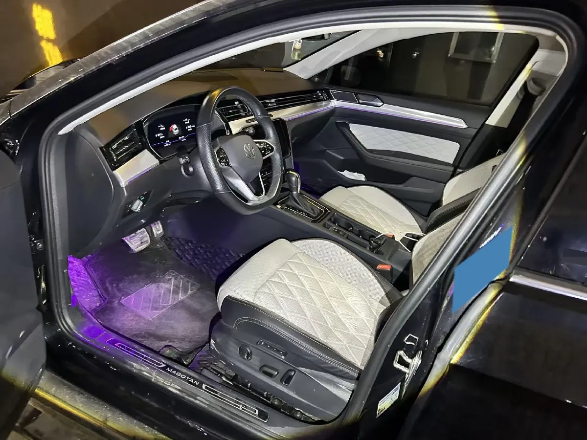 2023 Volkswagen Magotan 2.0T 220HP L4 7DCT,autocango,china used car exporter,china ev exporter,chinese used car exporter,chinese used ev exporter