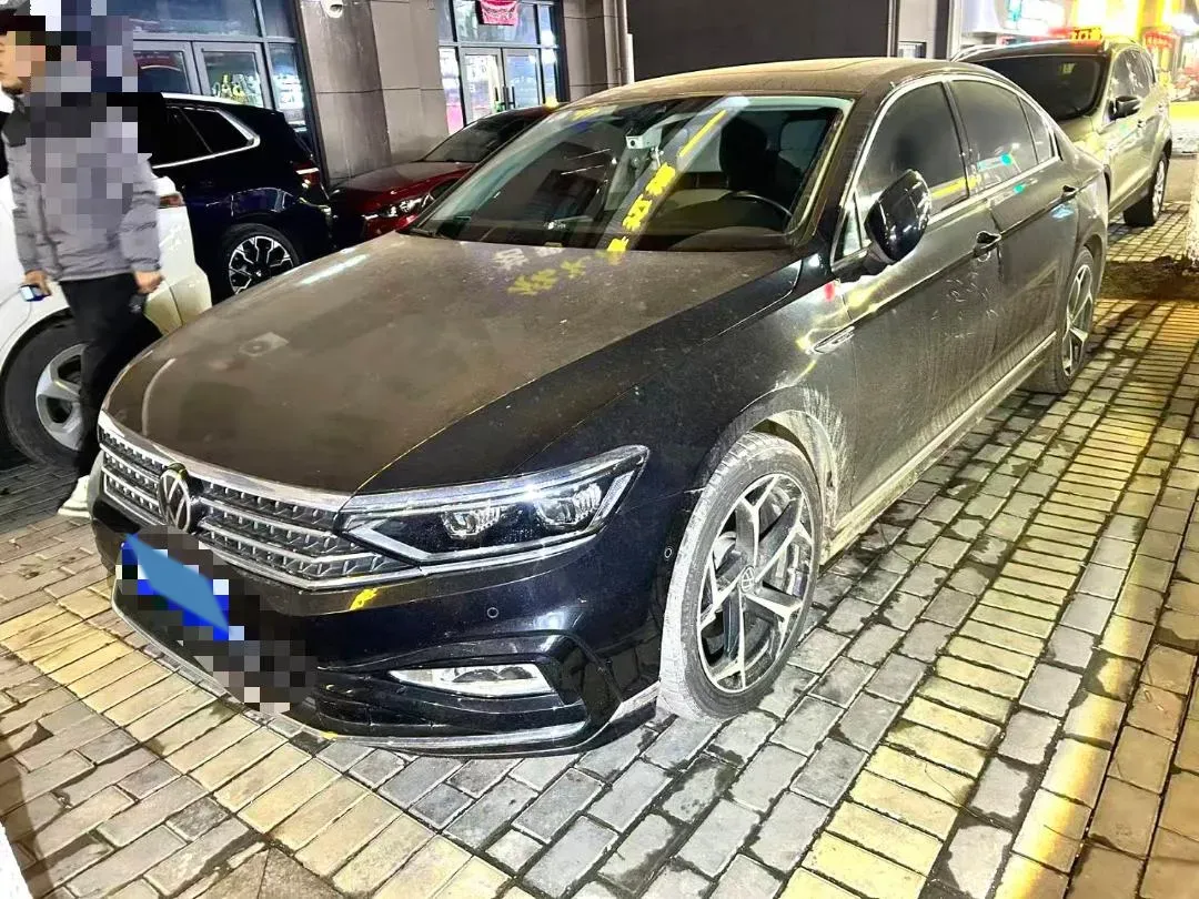 2023 Volkswagen Magotan 2.0T 220HP L4 7DCT,autocango,china used car exporter,china ev exporter,chinese used car exporter,chinese used ev exporter