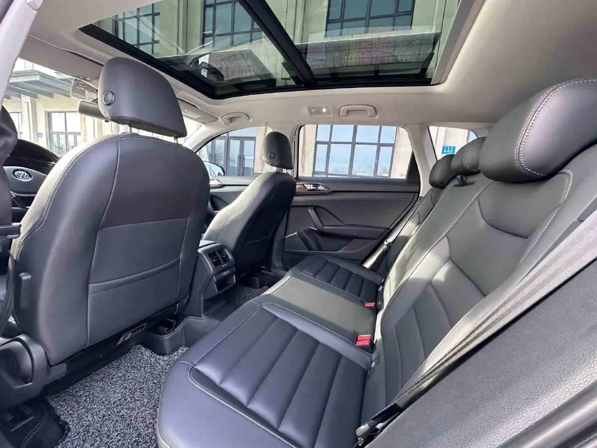 2019 MINI MINI 1.5T 102HP L3 7DCT,autocango,china used car exporter,china ev exporter,chinese used car exporter,chinese used ev exporter