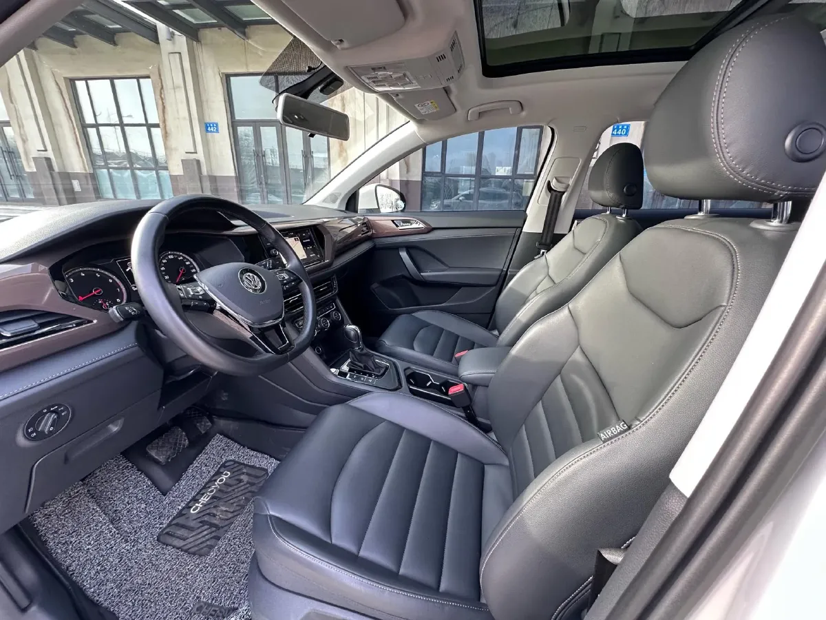 2019 MINI MINI 1.5T 102HP L3 7DCT,autocango,china used car exporter,china ev exporter,chinese used car exporter,chinese used ev exporter