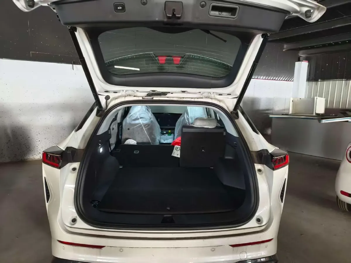 2024 ChangAn UNI-Z 1.5L 98HP L4 E-CVT PHEV 18.4KWH,autocango,china used car exporter,china ev exporter,chinese used car exporter,chinese used ev exporter