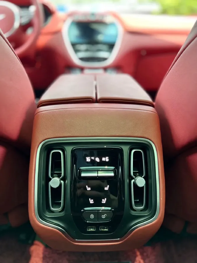 2022 Aston Martin DBX 3.0T 435HP L6 9AT,autocango,china used car exporter,china ev exporter,chinese used car exporter,chinese used ev exporter