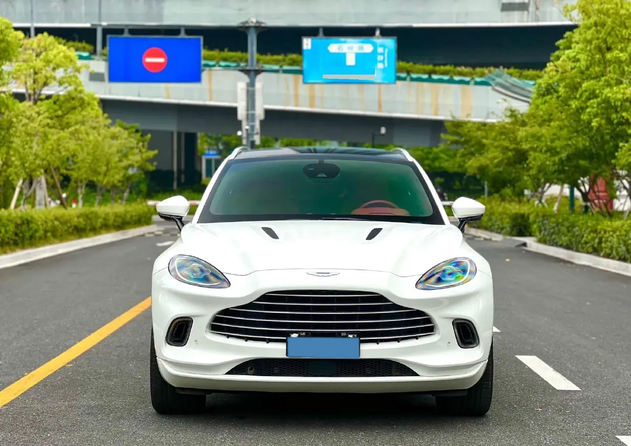 2022 Aston Martin DBX 3.0T 435HP L6 9AT,autocango,china used car exporter,china ev exporter,chinese used car exporter,chinese used ev exporter