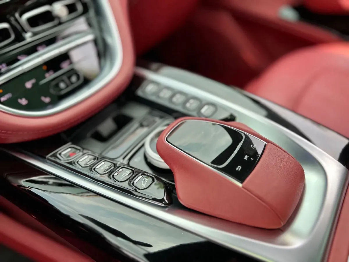 2022 Aston Martin DBX 3.0T 435HP L6 9AT,autocango,china used car exporter,china ev exporter,chinese used car exporter,chinese used ev exporter