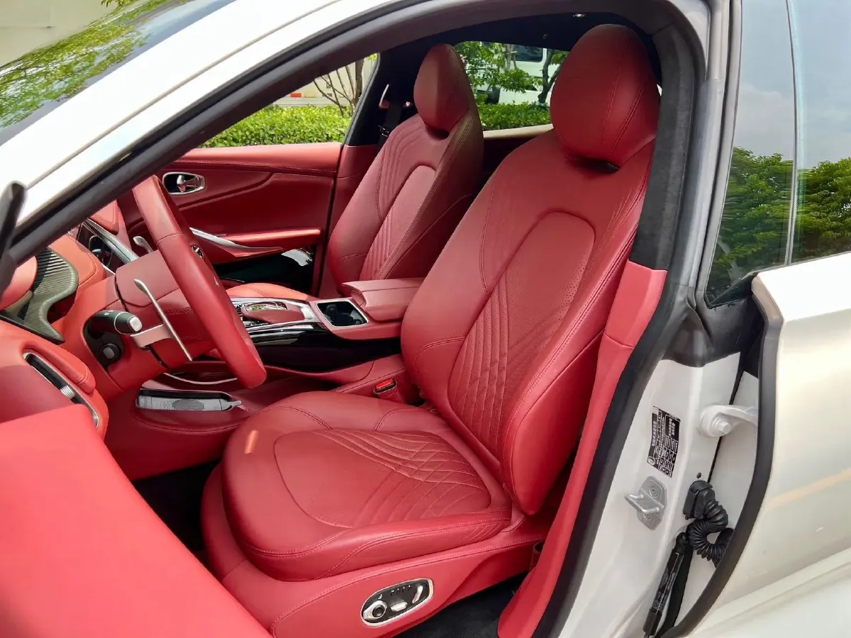 2022 Aston Martin DBX 3.0T 435HP L6 9AT,autocango,china used car exporter,china ev exporter,chinese used car exporter,chinese used ev exporter