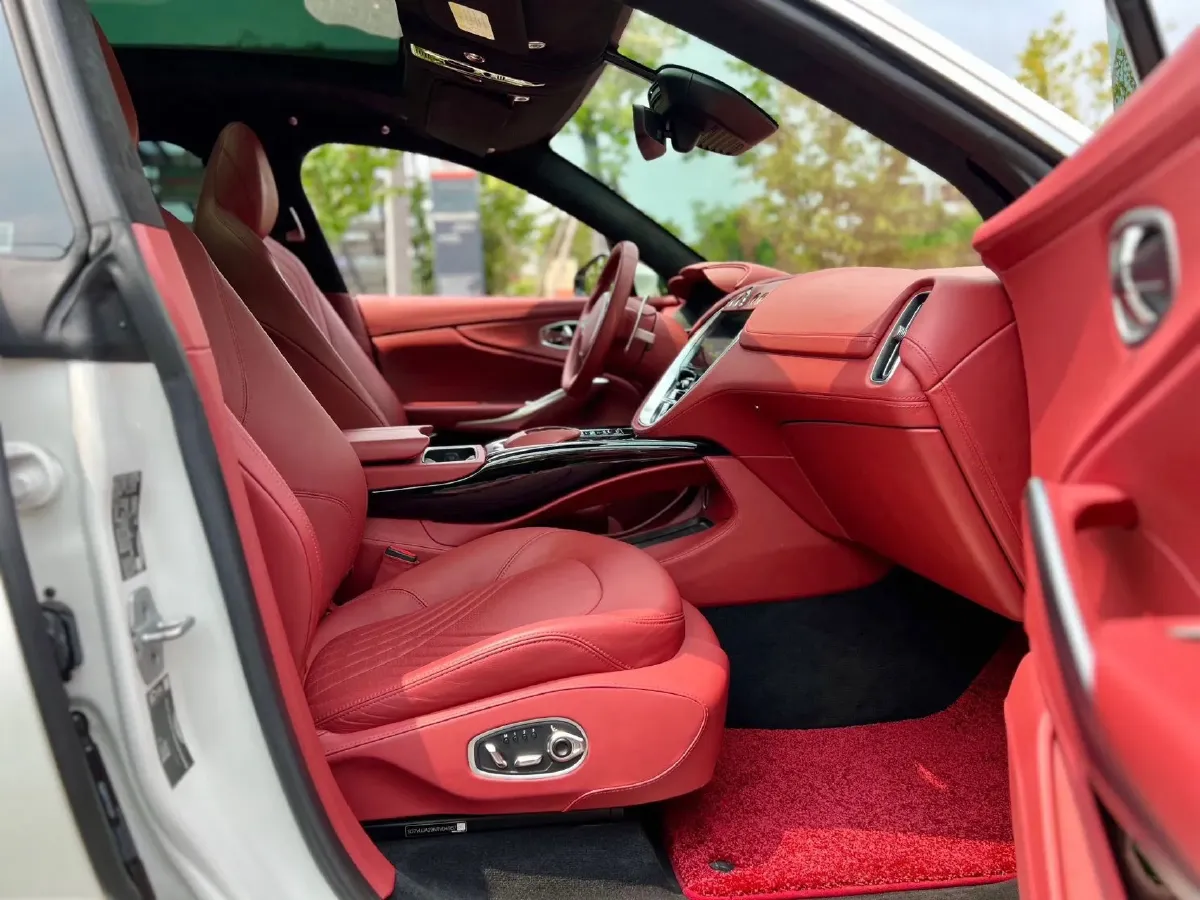 2022 Aston Martin DBX 3.0T 435HP L6 9AT,autocango,china used car exporter,china ev exporter,chinese used car exporter,chinese used ev exporter