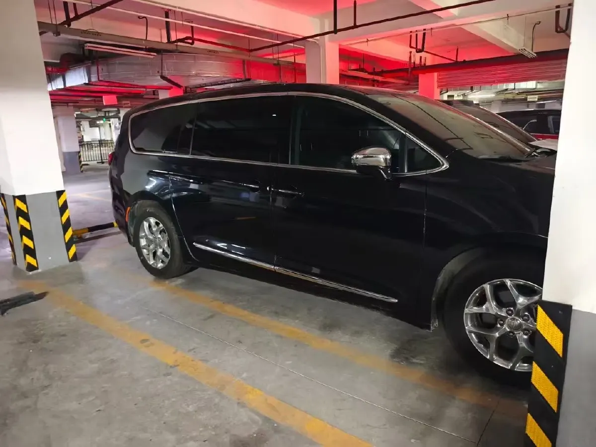 2017 Chrysler Pacifica 3.6L 279HP V6 9AT,autocango,china used car exporter,china ev exporter,chinese used car exporter,chinese used ev exporter