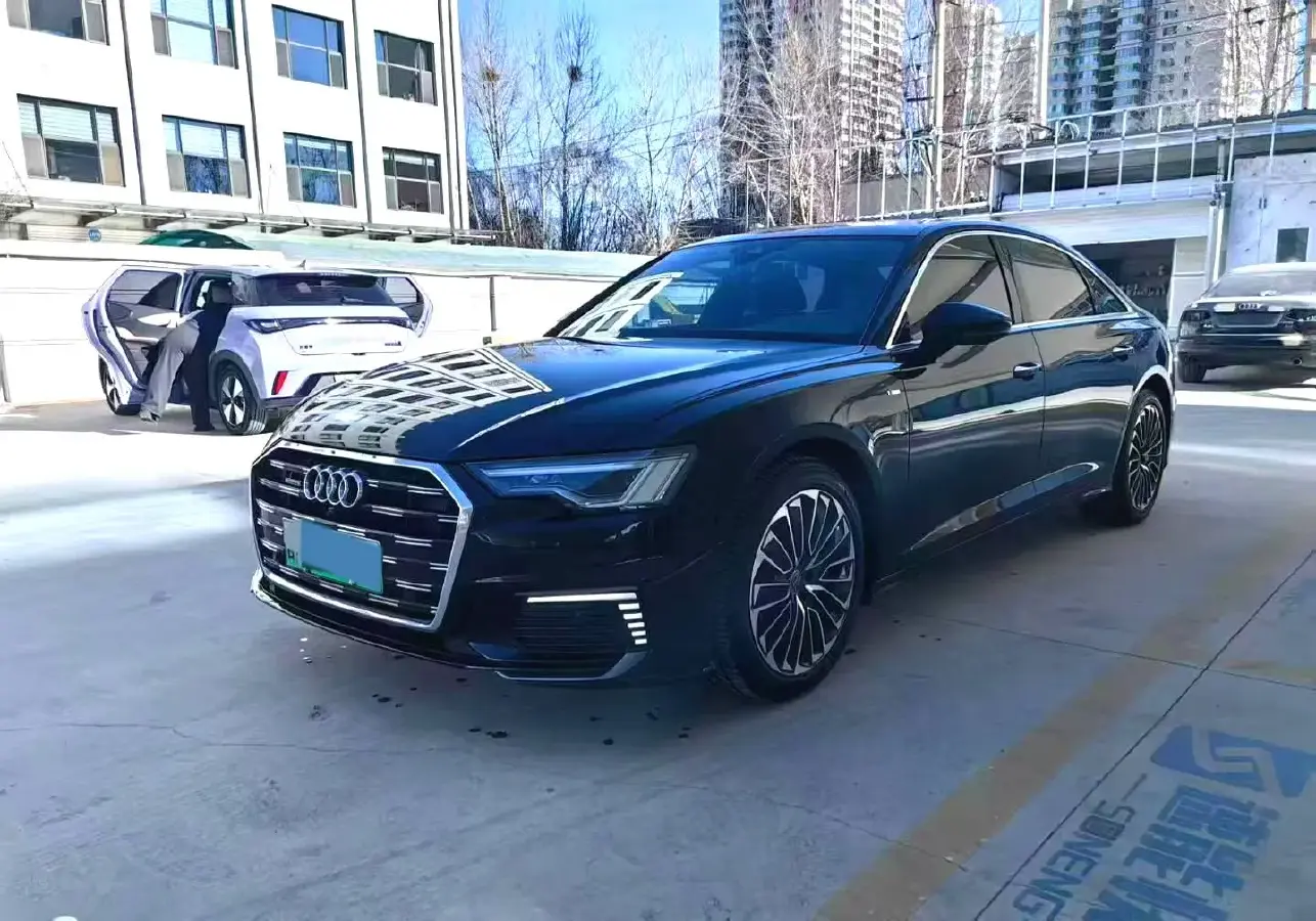 2020 Audi A6L 2.0T 252HP L4 7DCT PHEV 14.1KWH
