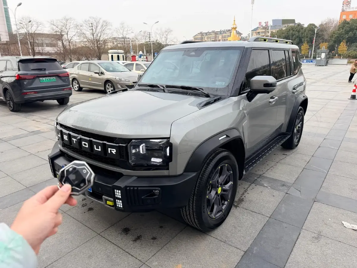 2023 Jetour Traveller 2.0T 254HP L4 7DCT