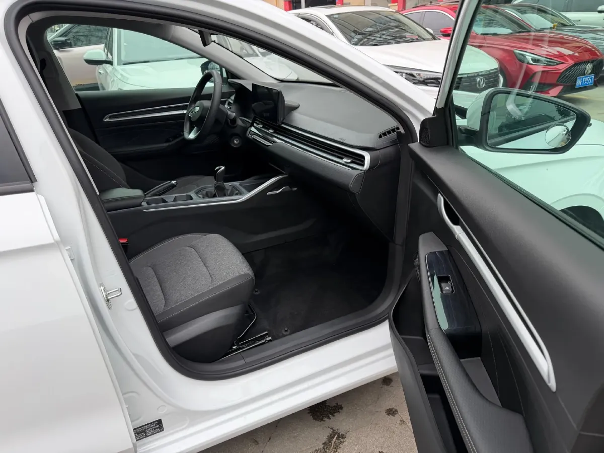 2025 Geely Emgrand 1.5L 127HP L4 5MT,autocango,china used car exporter,china ev exporter,chinese used car exporter,chinese used ev exporter