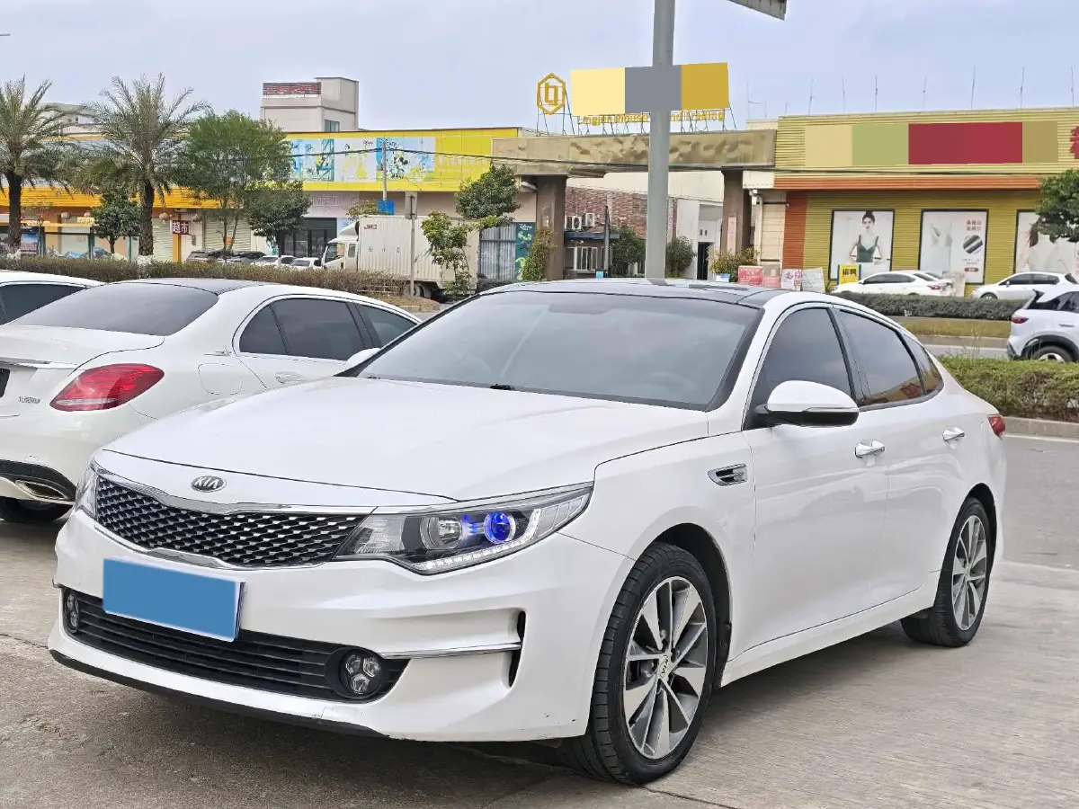 2017 Kia K5 2.0L 161HP L4 6AT