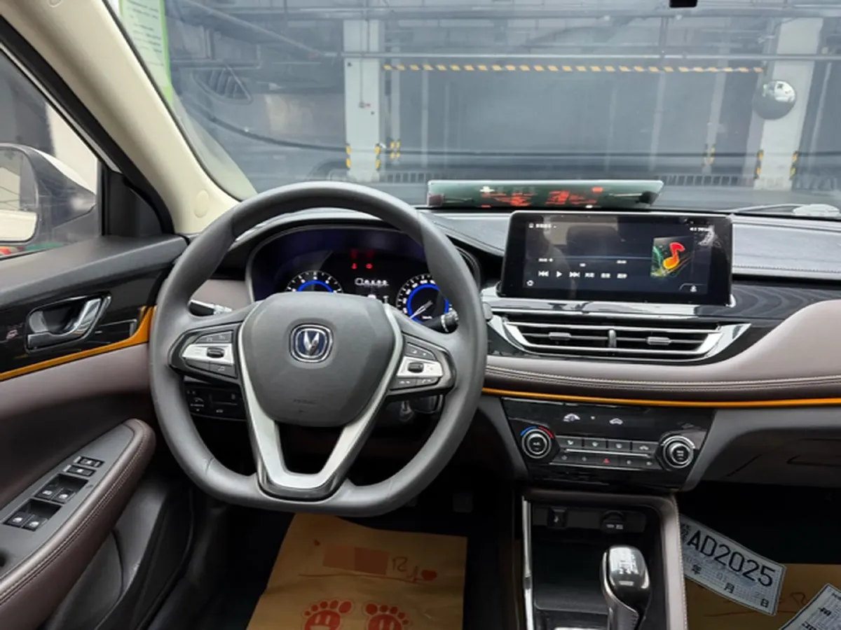 2019 ChangAn Eado DT 1.6L 125HP L4 5MT,autocango,china used car exporter,china ev exporter,chinese used car exporter,chinese used ev exporter