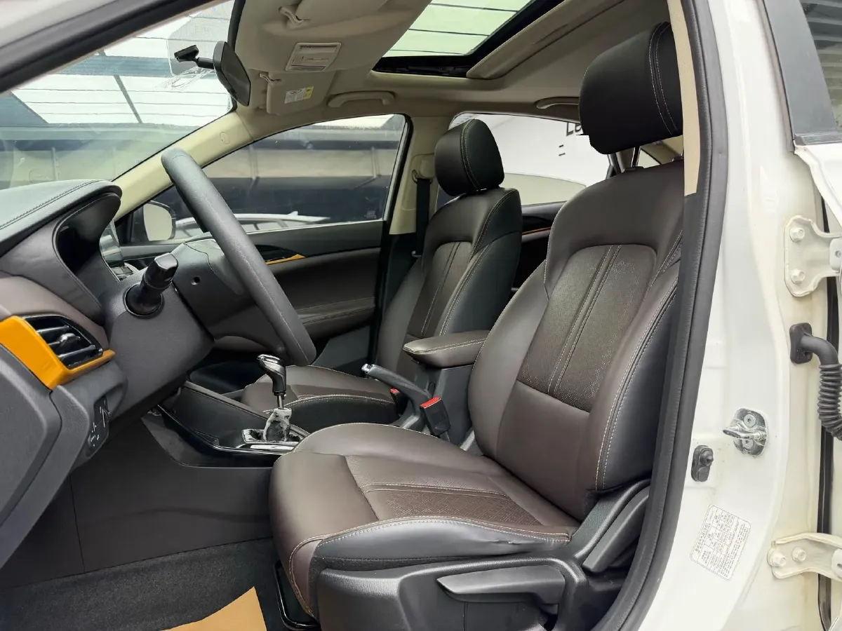 2019 ChangAn Eado DT 1.6L 125HP L4 5MT,autocango,china used car exporter,china ev exporter,chinese used car exporter,chinese used ev exporter