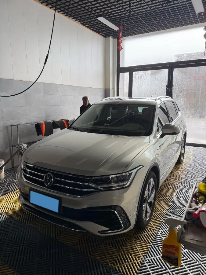 2023 Volkswagen Tiguan L 2.0T 186HP L4 7DCT