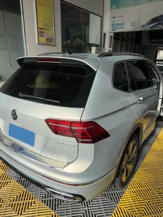 2023 Volkswagen Tiguan L 2.0T 186HP L4 7DCT,autocango,china used car exporter,china ev exporter,chinese used car exporter,chinese used ev exporter