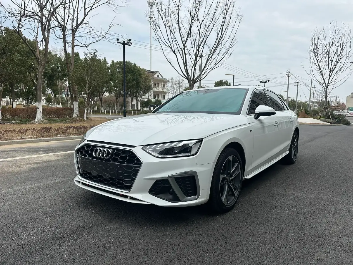 2022 Audi A4L 2.0T 190HP L4 7DCT