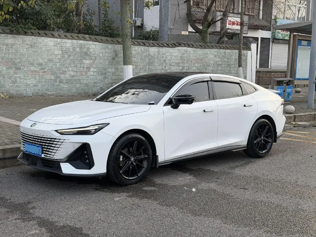 2022 ChangAn UNI-V 1.5T 188HP L4 7DCT