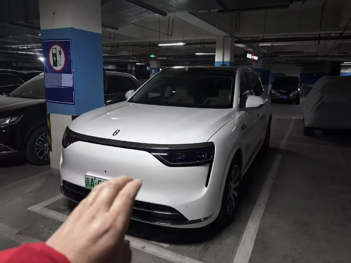 2025 AITO AITO M8 REEV 160HP REEV 53.4KWH,autocango,china used car exporter,china ev exporter,chinese used car exporter,chinese used ev exporter