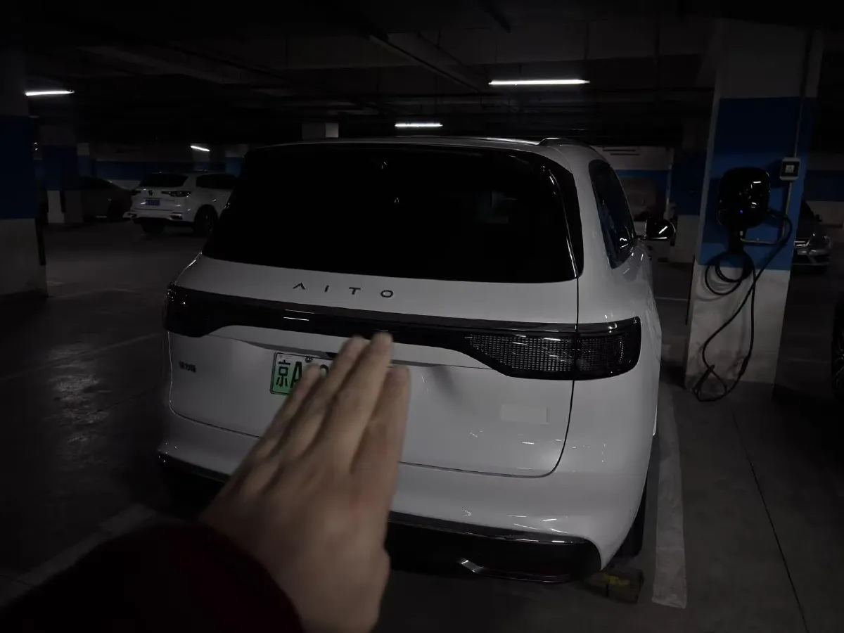 2025 AITO AITO M8 REEV 160HP REEV 53.4KWH,autocango,china used car exporter,china ev exporter,chinese used car exporter,chinese used ev exporter