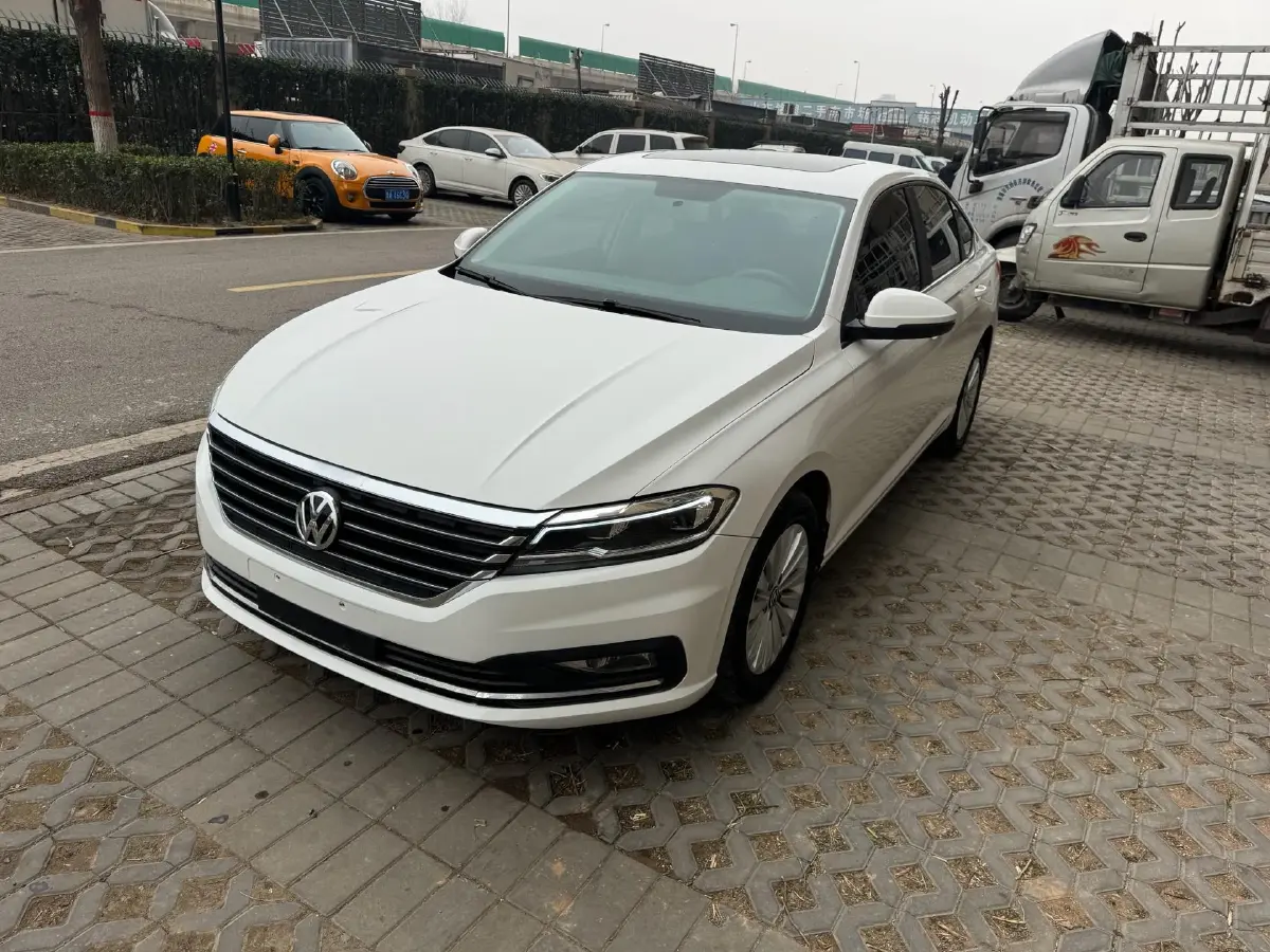 2019 Volkswagen Sagitar 1.2T 116HP L4 7DCT