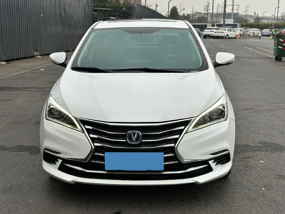 2019 ChangAn Eado DT 1.6L 125HP L4 5MT,autocango,china used car exporter,china ev exporter,chinese used car exporter,chinese used ev exporter