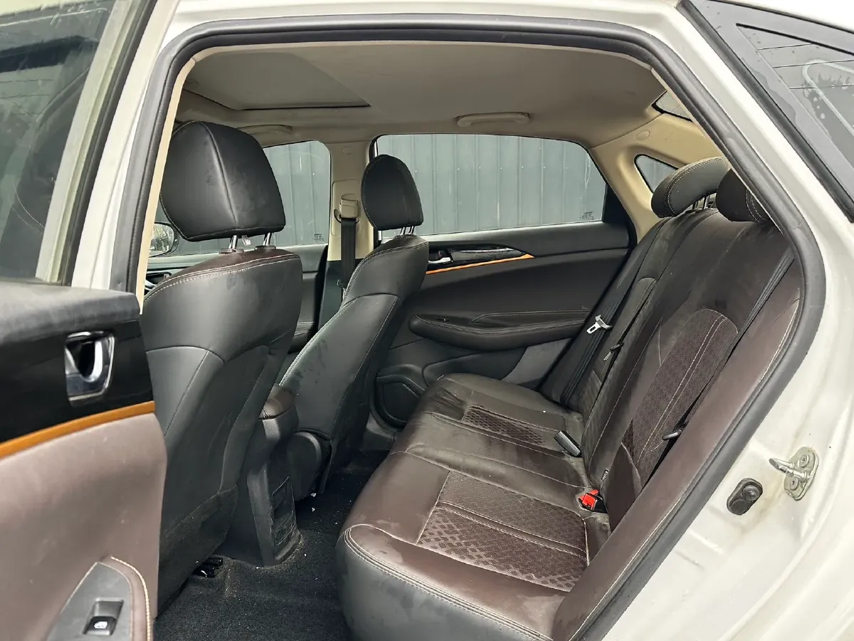 2019 ChangAn Eado DT 1.6L 125HP L4 5MT,autocango,china used car exporter,china ev exporter,chinese used car exporter,chinese used ev exporter
